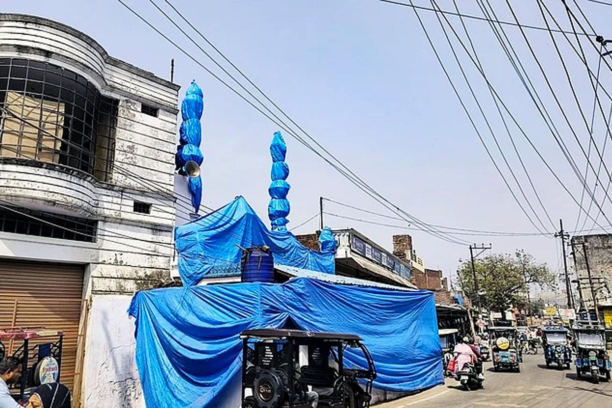 ভারতে হোলির আগে ঢেকে দেওয়া হয়েছে ১০ মসজিদ